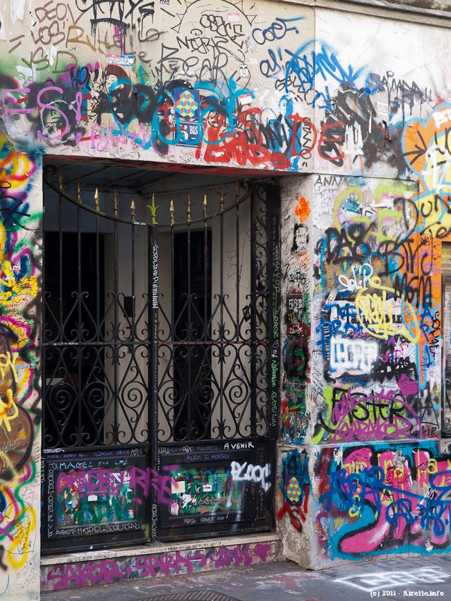 Façade du 5bis rue de Verneuil (porte)