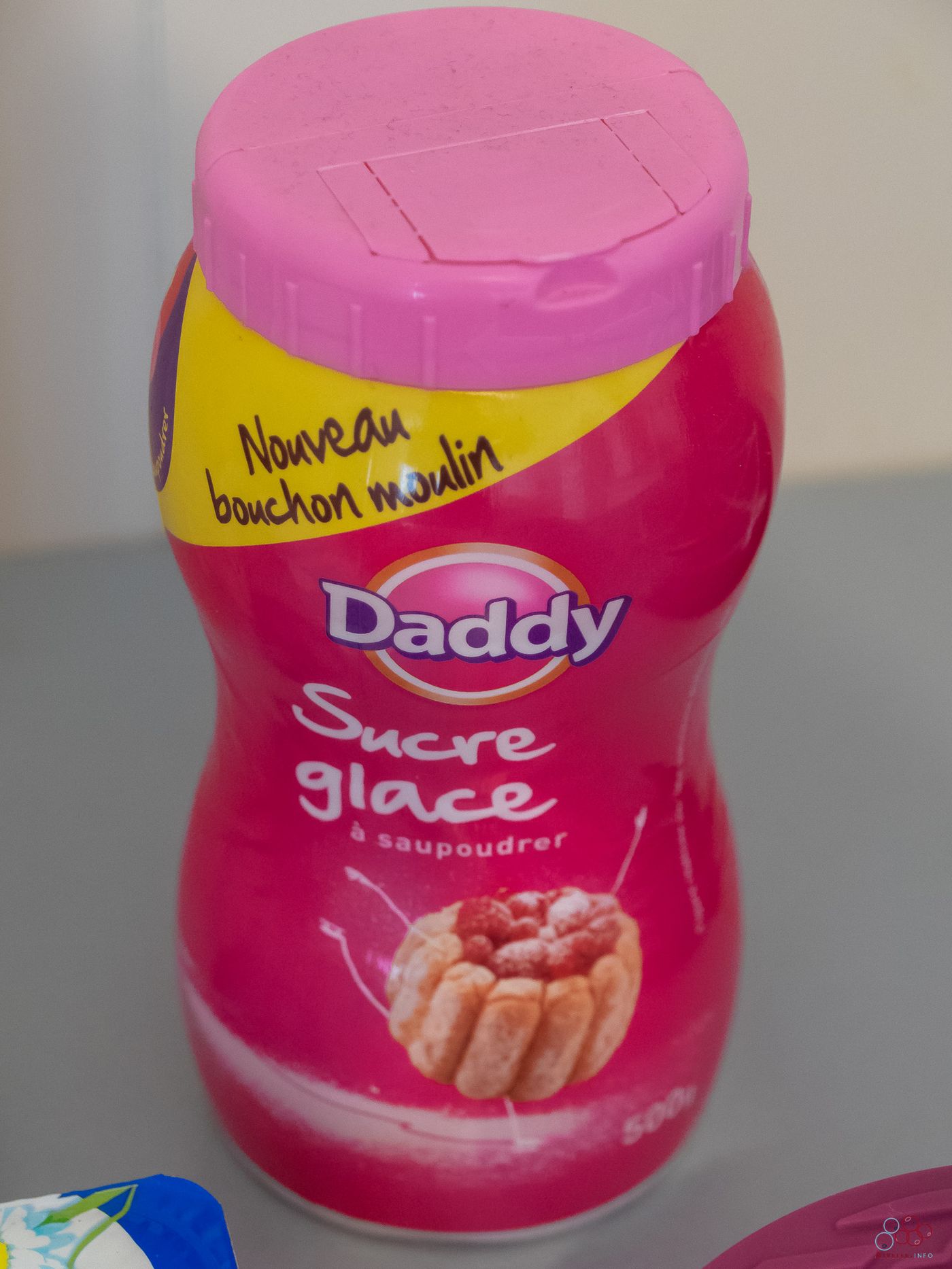 Picture of a pot of icing sugar.